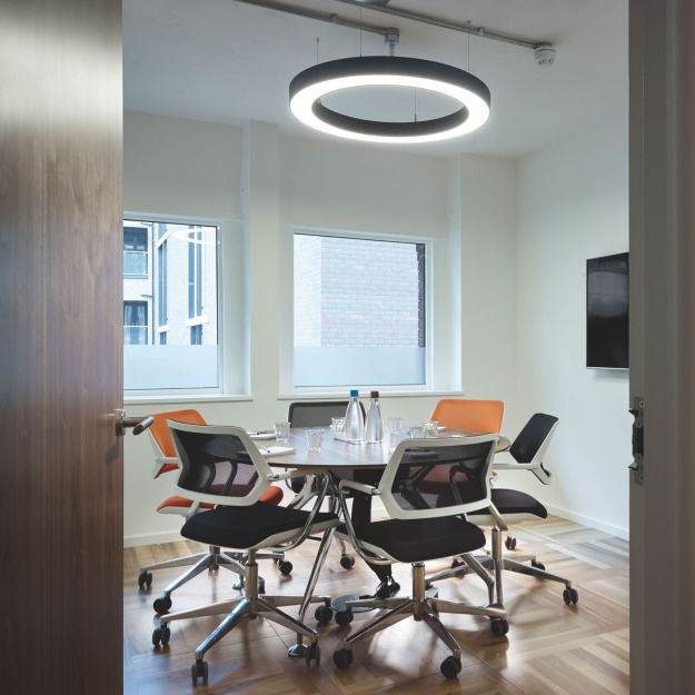 Viridis meeting room in Central London, meeting space with natural lighting complete with office chairs & round office table.