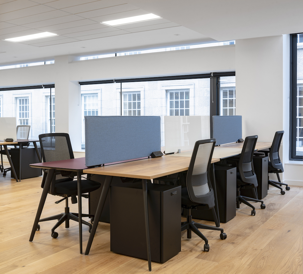 Bright, open plan private office in Viridis's Dublin serviced office space. Fully customisable, featuring desks, dividers & ergonomic chairs.